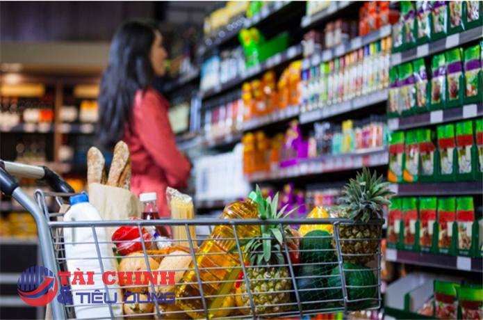 Lãi suất tăng, ngành bán lẻ mắc kẹt giữa cầu yếu và chi phí cao