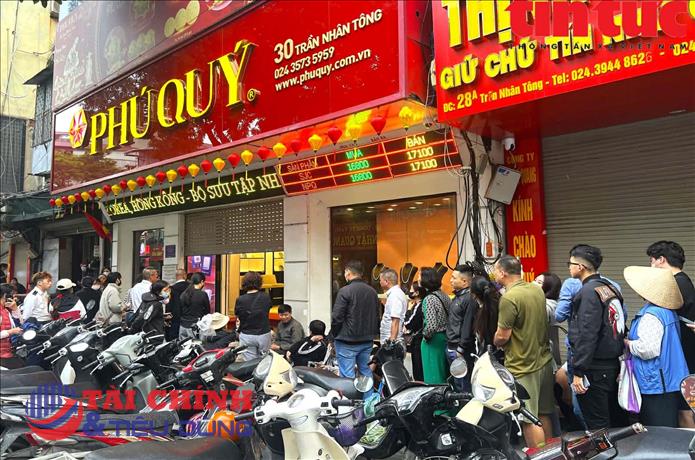 Giá vàng lao dốc: Nhà đầu tư đồng loạt “án binh bất động”, doanh nghiệp bán không giới hạn