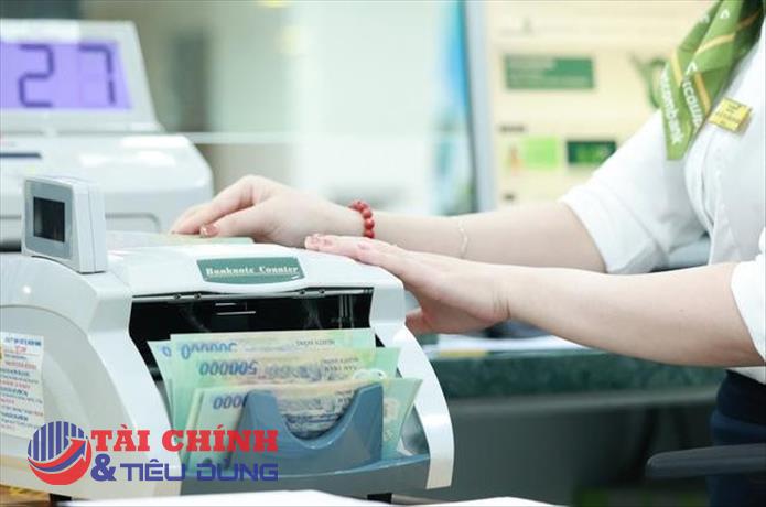 Doanh nghiệp mắc kẹt giữa hai làn sóng lãi suất