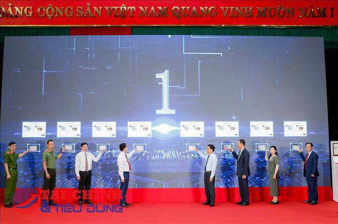 Agribank đồng hành cùng tỉnh Thanh Hoá triển khai mô hình Kiosk hành chính công thông minh