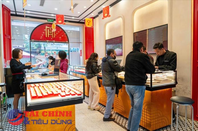 Giá vàng bật tăng, chuyên gia khuyên tận dụng nhịp hồi để bán ra