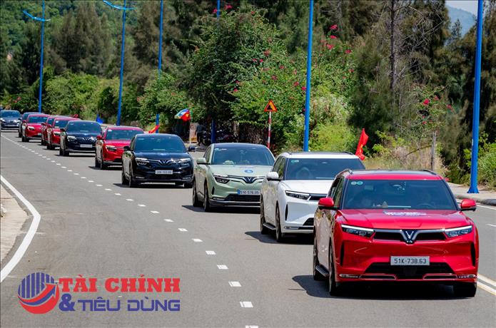 Vingroup gia hạn chương trình hỗ trợ khẩn cấp khách hàng chuyển đổi xe xăng sang xe điện tới 30/4/2026