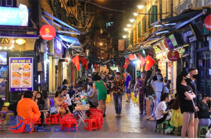 Chi cho ăn uống vẫn lớn, nhiều hàng quán vẫn chật vật