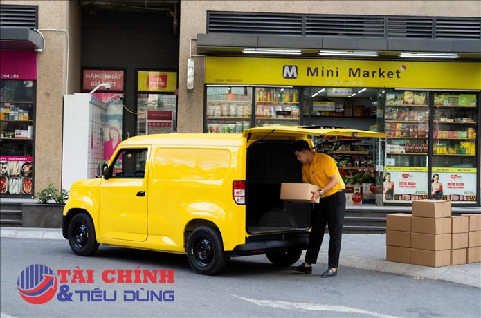 Tiểu thương chấm điểm 10 cho VinFast EC Van vì xe gọn, thùng rộng, chạy cả ngày không tốn tiền nhiên liệu