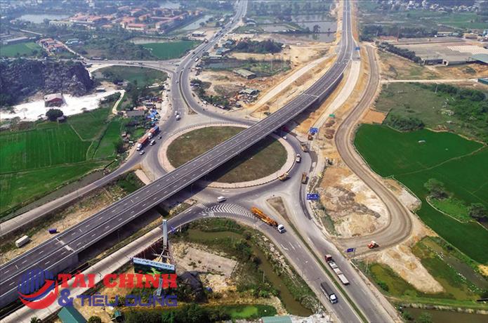 TP.HCM: Tăng tốc mục tiêu tăng trưởng hai con số, thu ngân sách 4 tháng vượt 328.000 tỷ đồng