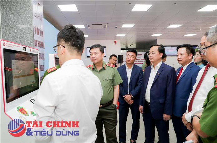 Agribank đồng hành cùng tỉnh Quảng Ninh triển khai mô hình Kiosk thông minh: Đưa hành chính số tới các đặc khu, hải đảo