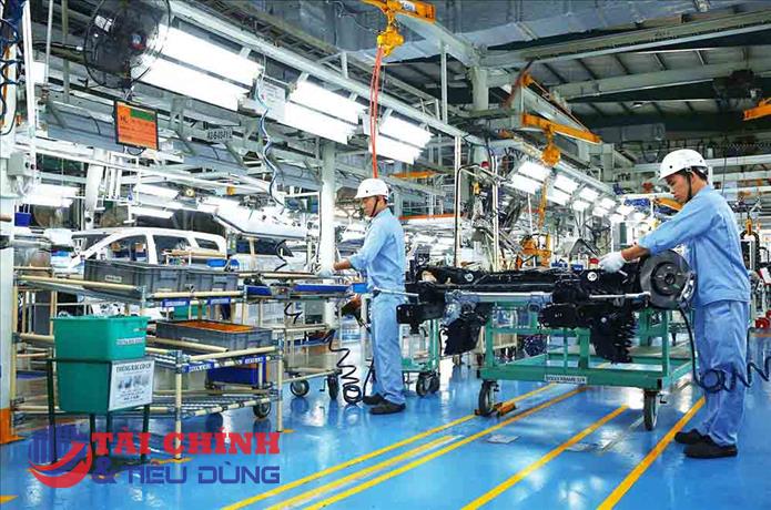 Sản xuất công nghiệp tăng tốc, chế biến - chế tạo tiếp tục đóng vai trò đầu tàu