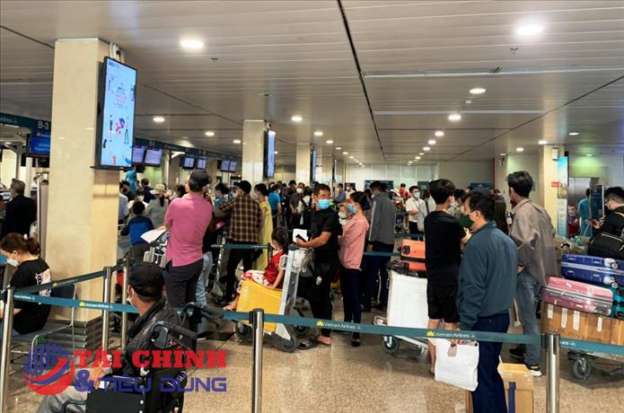 Sân bay Tân Sơn Nhất phục vụ gần 587.000 lượt khách trong dịp lễ 30/4 - 1/5