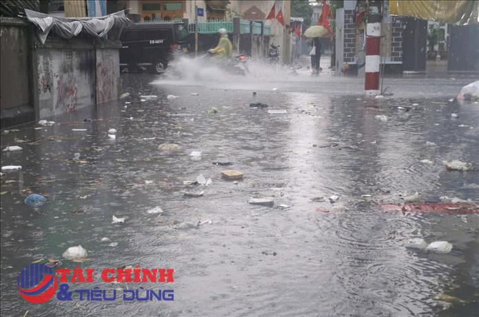 TP.HCM giải quyết tình trạng chợ Thủ Đức ngập nặng sau mưa