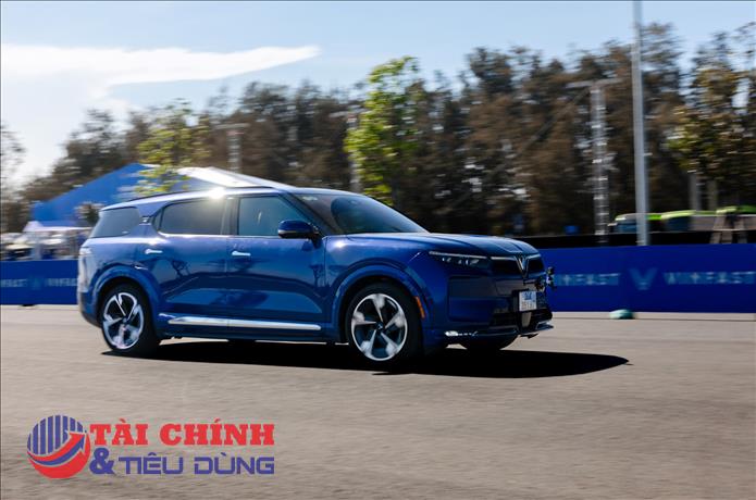 VinFast VF 9 được lòng khách Việt nhờ khả năng vận hành mạnh mẽ nhưng chi phí gần như 0 đồng