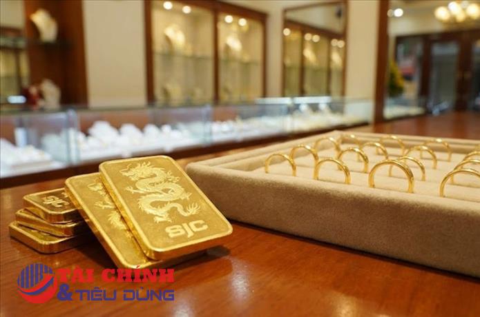 Giá vàng giảm sâu, nhiều nhà đầu tư ôm lỗ tới 7 triệu đồng/lượng