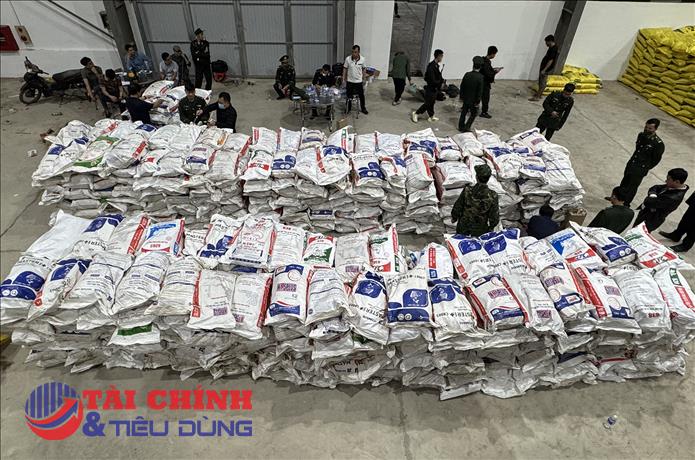 Triệt phá đường dây buôn lậu 50 tấn caffeine xuyên quốc gia do một Trưởng khoa Dược cầm đầu