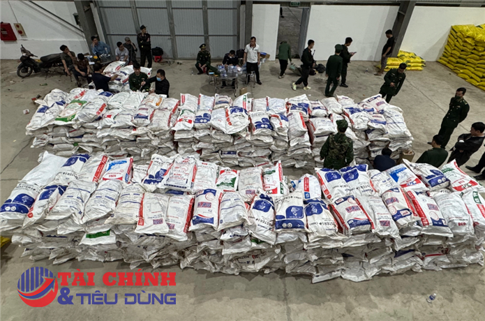 Bộ Công an yêu cầu làm rõ dấu hiệu rửa tiền trong vụ Trưởng khoa Dược buôn lậu hơn 50 tấn caffeine
