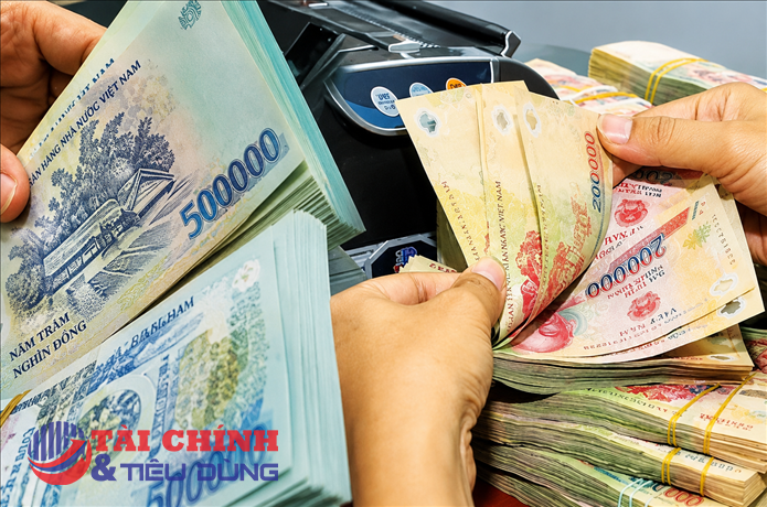 Tín dụng tăng nóng, ngân hàng ồ ạt phát hành trái phiếu