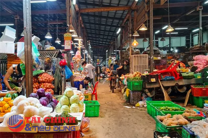 TP.HCM tiêu hủy gần 880kg tấn thịt "bẩn" tại chợ đầu mối