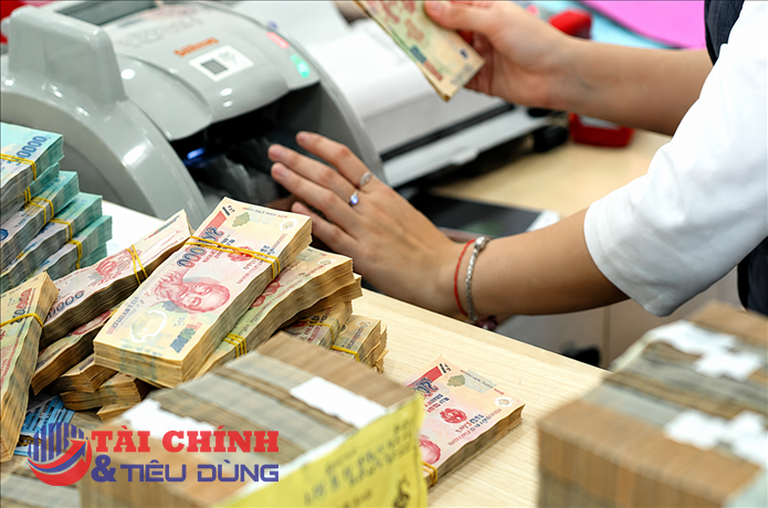 Lãi suất huy động tăng tốc, ngân hàng đối mặt áp lực chi phí vốn