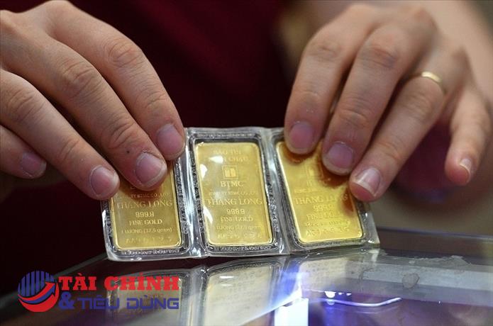 Giá vàng trong nước giảm mạnh, ngược chiều thế giới