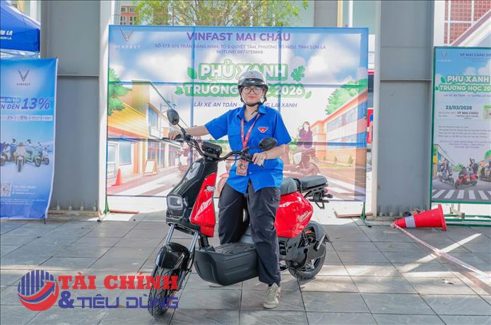 VinFast Amio hút phụ huynh dịp hè: Nhỏ gọn, dùng pin LFP, giá sau ưu đãi chỉ hơn 11 triệu đồng