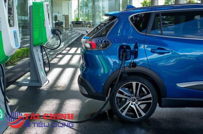 Miễn lệ phí trước bạ lần đầu cho ô tô điện đến hết 2030