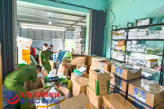 Khởi tố đường dây sản xuất phân bón, thuốc bảo vệ thực vật giả tiêu thụ 14 tấn hàng ra thị trường