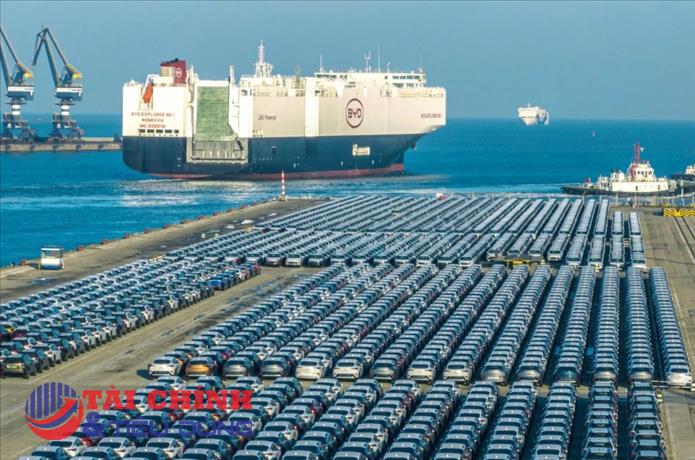 Nhập khẩu ô tô nguyên chiếc tăng hơn 14% sau 5 tháng