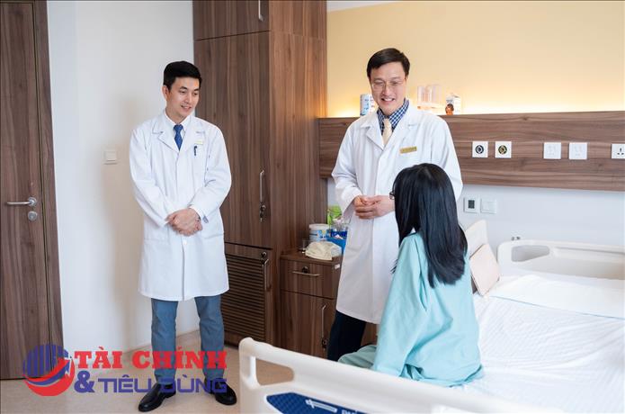 Bé gái có xương cột sống cong 110 độ lấy lại tự tin sau ca phẫu thuật 7 giờ tại Vinmec Smart City