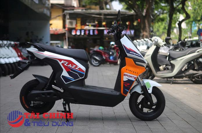VinFast Flazz Max “đốn tim” học sinh vì dáng thể thao, đổi pin nhanh, giá từ 12,6 triệu đồng