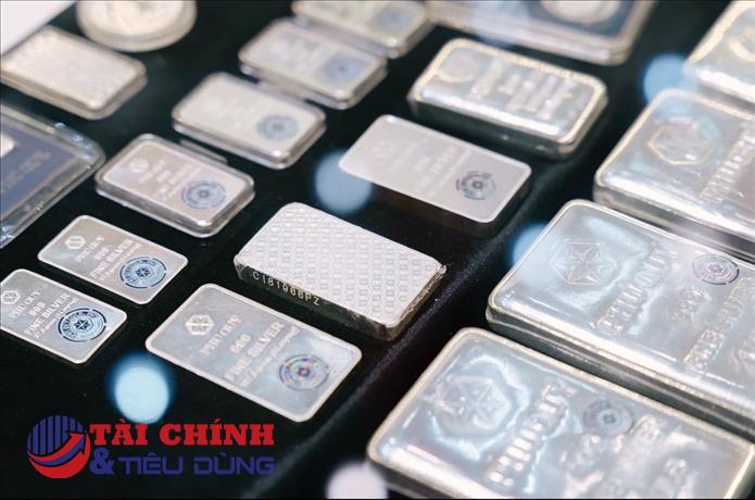 Giá bạc điều chỉnh đầu tuần, nhà đầu tư nên chờ điều gì?