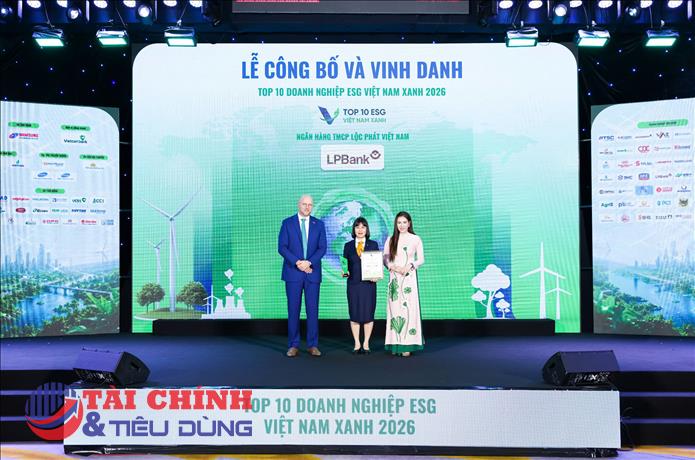 LPBank hai năm liên tiếp được vinh danh Green Leadership và Top 10 Ngân hàng ESG Việt Nam Xanh