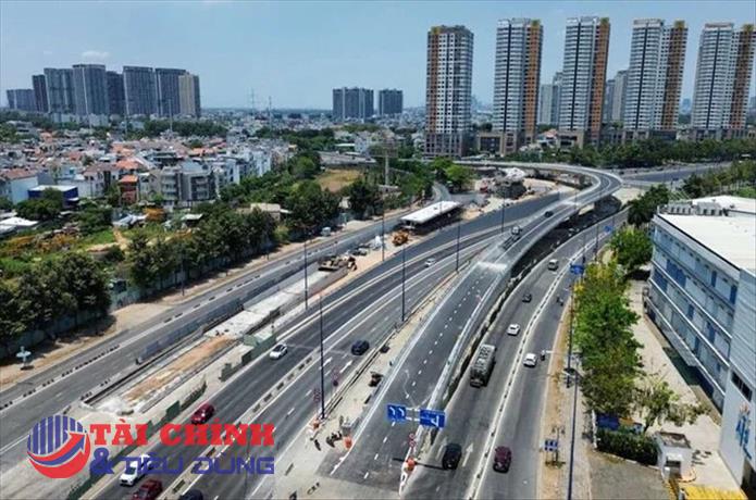 Đầu tư công 6 tháng đạt 35,5% kế hoạch, hai dự án đường sắt trọng điểm giải ngân còn chậm