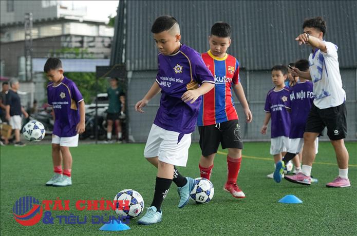 CLB Hà Nội mở rộng hệ sinh thái đào tạo, đưa bóng đá đến gần hơn với trẻ em Thủ đô