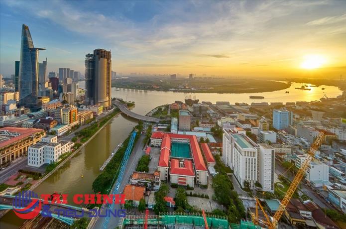 Kinh tế Việt Nam cần tăng tốc trong nửa cuối năm để đạt mục tiêu tăng trưởng 10%