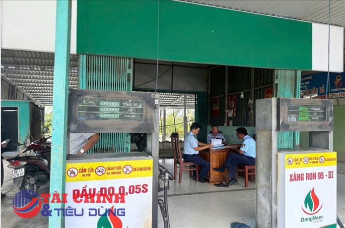 Kinh doanh xăng dầu khi giấy phép hết hiệu lực một doanh nghiệp bị phạt 45 triệu đồng