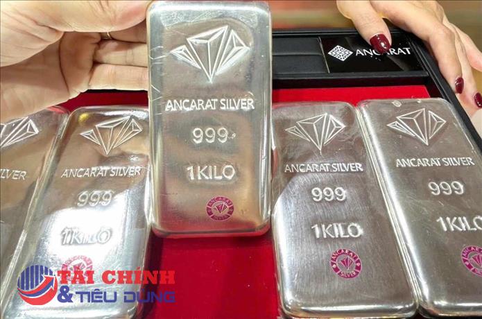 Giá bạc trong nước, quốc tế đồng loạt sụt giảm hơn 1 triệu đồng/kg