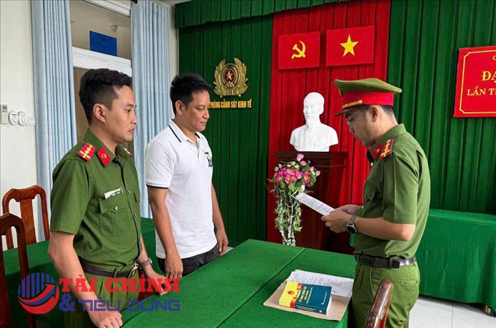 Vĩnh Long: Khởi tố chủ hộ kinh doanh bán hơn 1.500 sản phẩm giả mạo loạt thương hiệu nổi tiếng