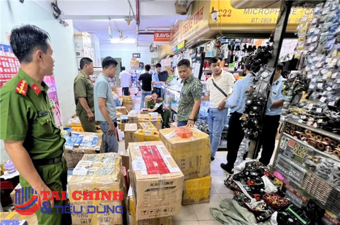 TP.HCM: Tạm giữ lô trang sức nghi giả mạo loạt thương hiệu xa xỉ, trị giá niêm yết hơn 1,3 tỷ đồng