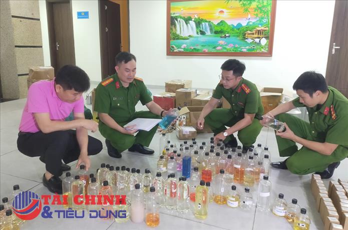 Triệt xóa các đường dây chuyên sản xuất, mua bán các sản phẩm nước hoa giả mạo nhãn hiệu