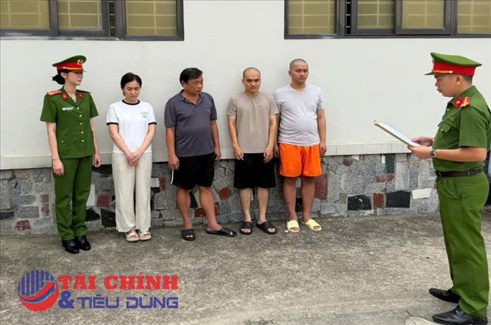 Hơn 3.400 viên kim cương nhập lậu được đưa vào hệ thống bán lẻ SJC để tiêu thụ
