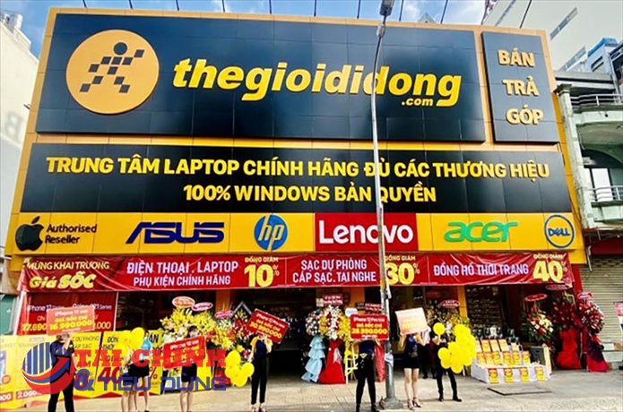 Cổ phiếu MWG lao dốc 27%, Điện Máy Xanh lại vượt công ty mẹ về vốn hóa sau IPO