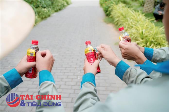 Từ một giải thưởng 50 triệu đồng đến hiệu ứng “xé nhãn nhập mã” ở xóm nhỏ miền Tây