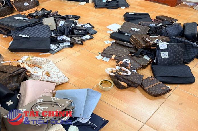 Khởi tố giám đốc doanh nghiệp trong vụ buôn bán hàng giả mạo Chanel, Dior, Louis Vuitton và Gucci
