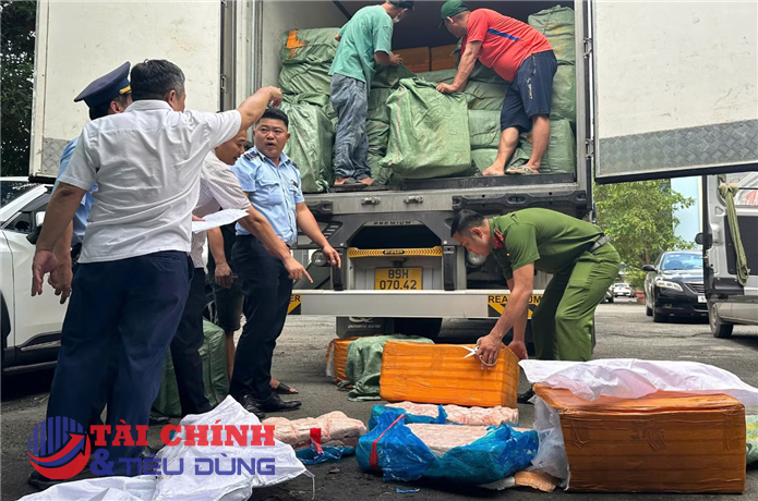 Đồng Nai: Phát hiện gần 17 tấn thực phẩm đông lạnh không rõ nguồn gốc chuẩn bị đưa đi tiêu thụ
