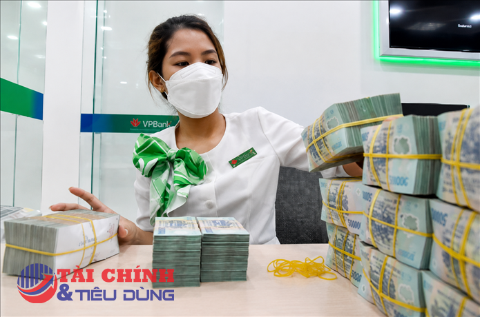 Tăng trưởng tín dụng vượt huy động, áp lực thanh khoản gia tăng