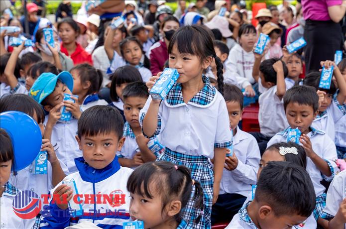 Hành trình 50 năm vun đắp nền tảng cho thế hệ Việt Nam khỏe mạnh hơn