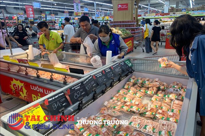 Infographics: Bán lẻ hàng hóa và doanh thu dịch vụ tiêu dùng 7 tháng đạt hơn 4.555 nghìn tỷ đồng