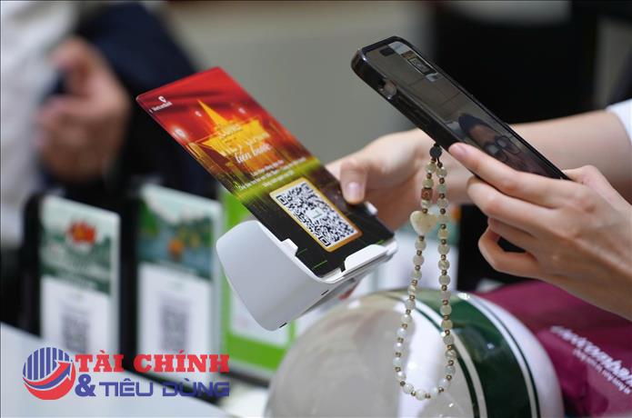 Chiếc smartphone dần thay thế phòng giao dịch