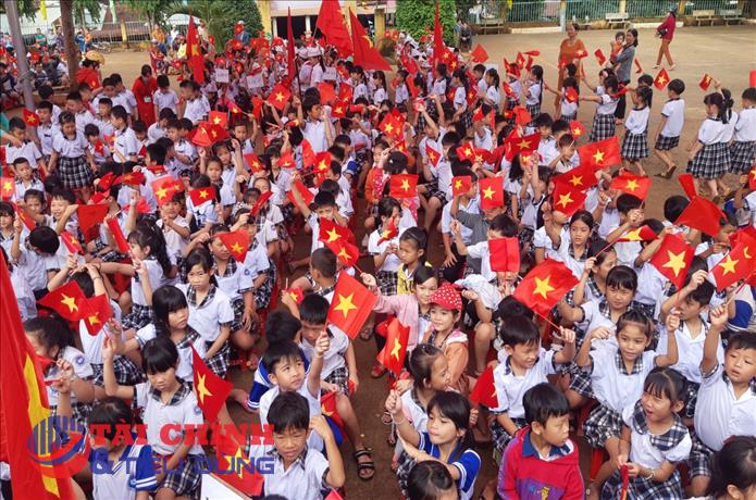Thủ tướng yêu cầu ngành giáo dục khắc phục bệnh thành tích, chống lạm thu