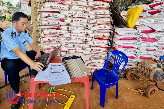 Vi phạm quy định về nhãn hàng hóa, một cơ sở kinh doanh phân bón bị phạt gần 40 triệu đồng