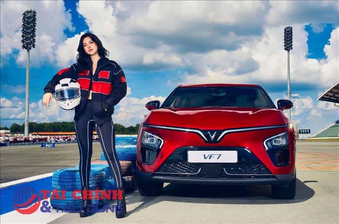 Tự lái xe đi du lịch hè cùng gia đình, chủ xe VinFast VF 7 hào hứng: Xe không chỉ chở người mà “gánh” cả chuyến đi 