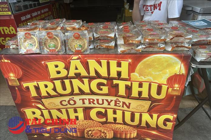 Bánh Trung thu len vào chợ dân sinh, nỗi lo an toàn thực phẩm vào mùa cao điểm